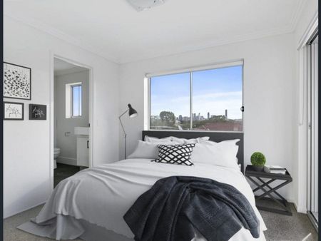 Modern Two Bedroom Unit - Photo 4