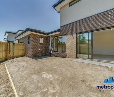 1/3 Churchill Avenue, CHADSTONE, VIC - Photo 3