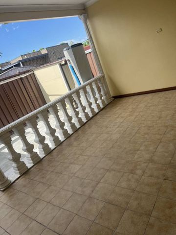 Amazing Large 5 Bedroom Home - Photo 3