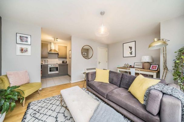 2 bedroom flat to rent - Photo 1