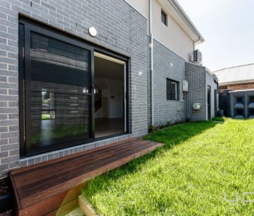 BRAND NEW TOWNHOUSE! - Photo 4