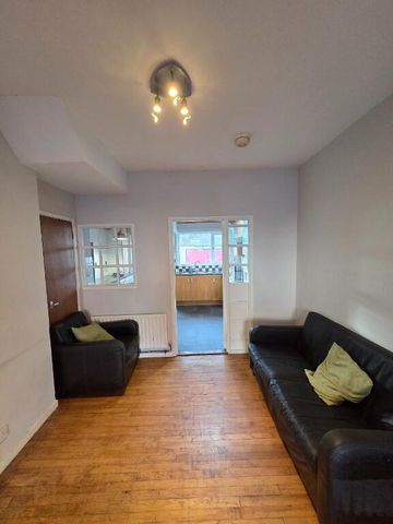 68 Edinburgh Street, ( Non Hmo Property ), Belfast, BT9 7DT - Photo 2
