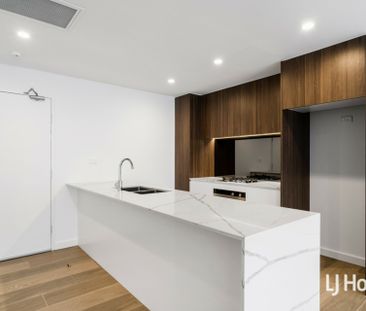 Beautiful 2 Bedroom Apartment - Available Now! - Photo 5