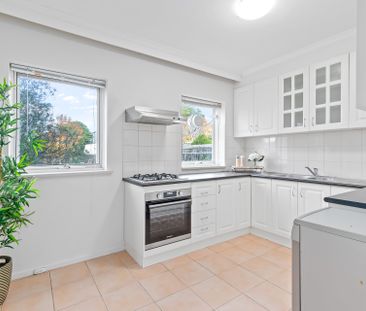 LIGHT FILLED APARTMENT IN KEW - Photo 6