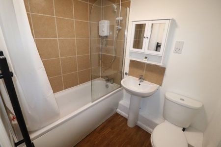 Rayleigh Road, Hutton, Property for rent - Photo 3