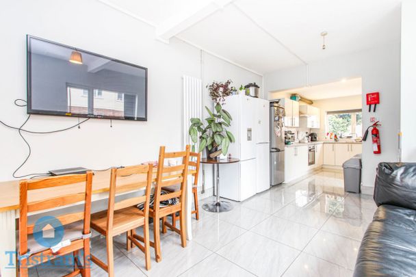 6 bed Semi-Detached House for Rent - Photo 1