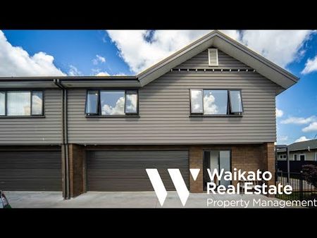 Beautifully Presented Three Bedroom Home - Photo 2