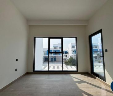 Single Row | Park Facing | 4 Bd | Brand New - Photo 4