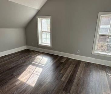 48 Rose, #1 Barrie | $1350 per month | Plus Hydro - Photo 4