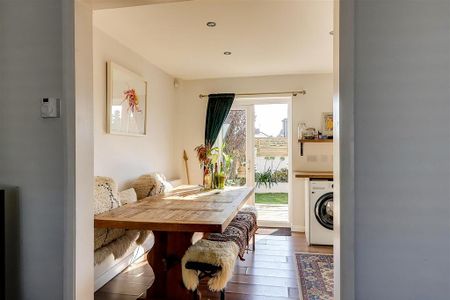 2 bedroom end of terrace house to rent - Photo 3