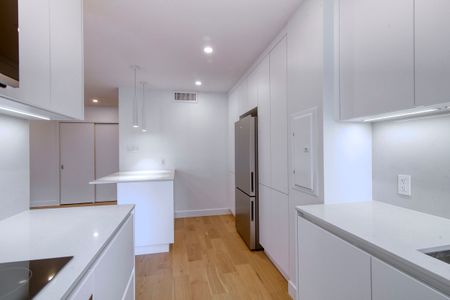 3555 Cote-des-Neiges Road - Photo 2