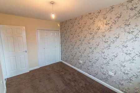 3 bedroom detached house to rent - Photo 3