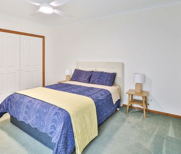 CHARACTERFUL TOWNHOUSE - Photo 3