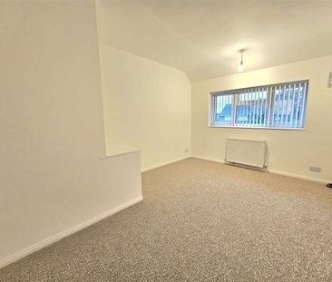 North Hill Drive, Romford, RM3 - Photo 2