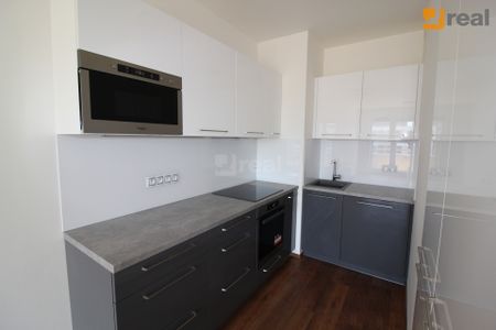 Pronájem bytu 2+kk/B 51m2 s krásným výhledem a garážovým stáním - Fotografie 3