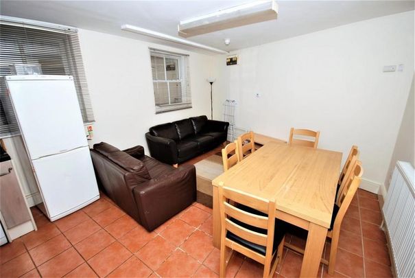 5 bedroom flat to rent - Photo 1