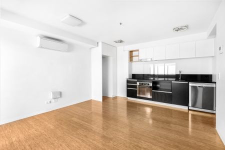 Contemporary Comfort with City Convenience in Brunswick! - Photo 3