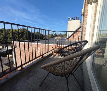 Prachtig dakappartement met 2 slaapkamers, balkon en parking - Photo 3