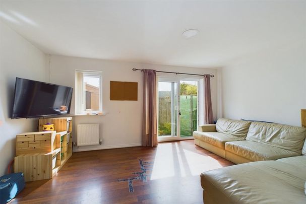 3 bedroom end of terrace house to rent - Photo 1