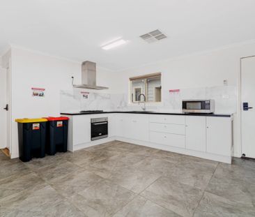 Double Room - Photo 6