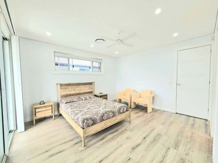 “Luxurious Four Bedroom Family Home with Solar Panels” - Photo 4