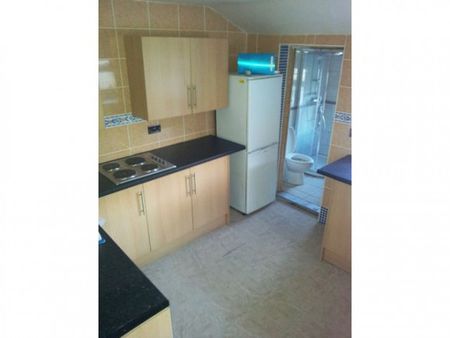 6 Bed HMO - Bedford Road, Newport - Students or Company let - Photo 4