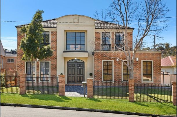 4-bedroom shared house, Albert Street - Photo 1