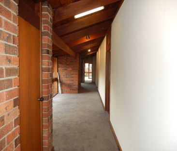 "Spacious Family Home" - Photo 3