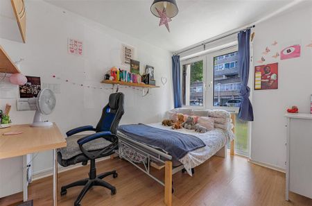 3 bedroom flat to rent - Photo 2