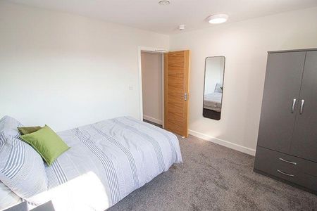 8 bedroom flat to rent - Photo 4