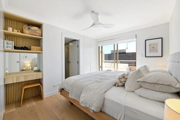 “North-Facing Sub-Penthouse With Spectacular Views” - Photo 1