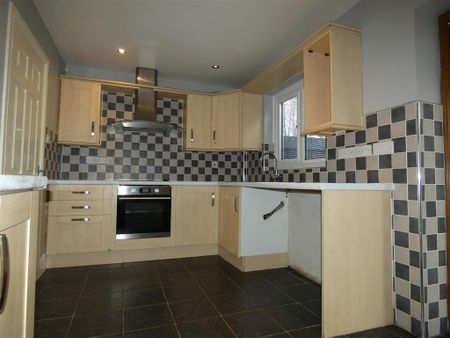 3 bedroom semi-detached house to rent - Photo 3