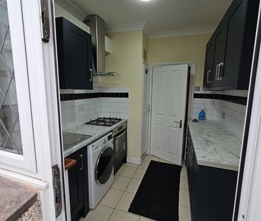 4 Bed Terraced House, Sandringham Road, IG11 - Photo 3