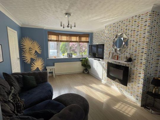 3 bedroom semi-detached house to rent - Photo 1
