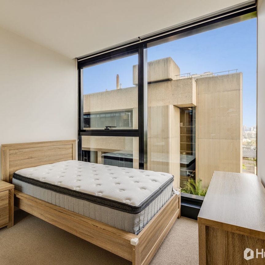 Fully Furnished, pool and gym facilities and unbeatable location - Photo 1