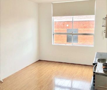 Studio Apartment - Perfect for Single or Couple! - Photo 3
