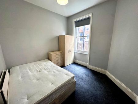 3 bedroom flat to rent - Photo 3