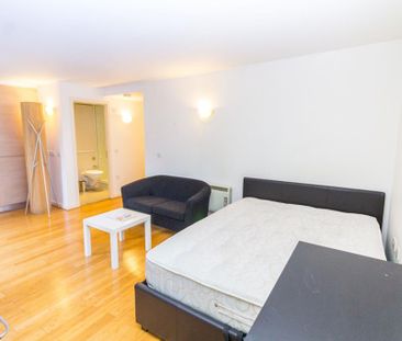 Studio to rent - Photo 1