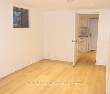 Recent renovations very spacious affordable! - Photo 2