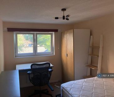 1 bedroom in a flat share to rent - Photo 3