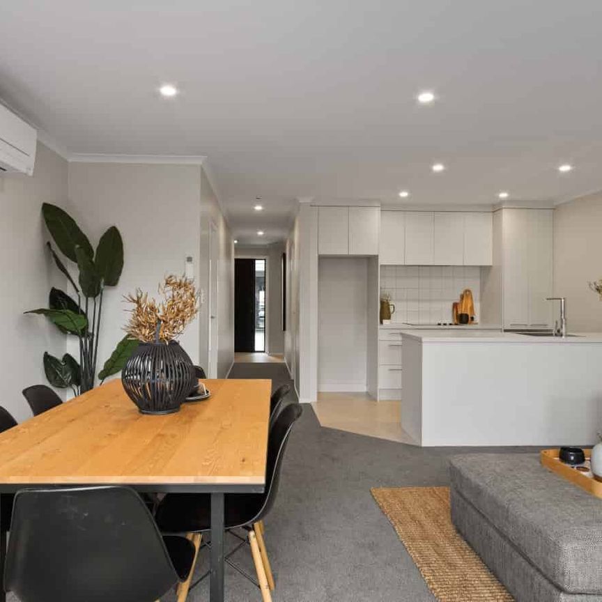 3 Bedroom 3 Bathroom in sought after Hamilton East - pets allowed. - Photo 1