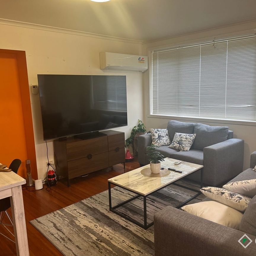 ROOMING HOUSE ACCOMMODATION - Photo 1