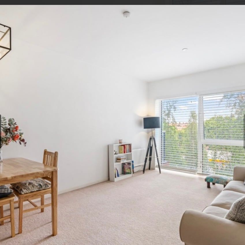 1 Bed Flat, Juniper Drive, SW18 - Photo 1