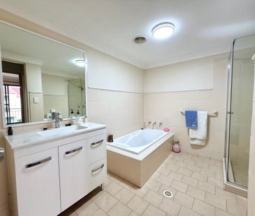 2 Bedroom Renovated Apartment in Quiet Prime Location! - Photo 6