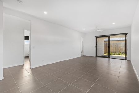 20 Dunstan Cres, Strathpine QLD 4500 - House For Rent | Domain - Photo 4