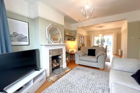 South Road, Woking, Surrey, GU21 - Photo 4