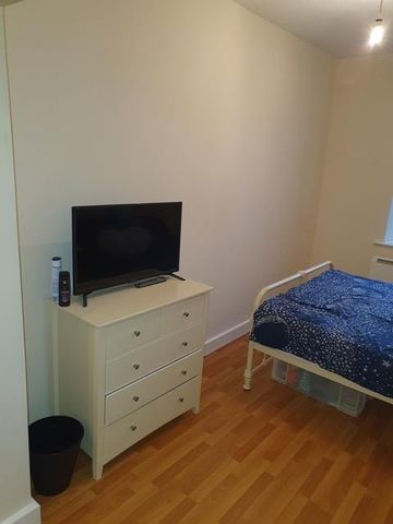 2 bedroom private hall to rent - Photo 3