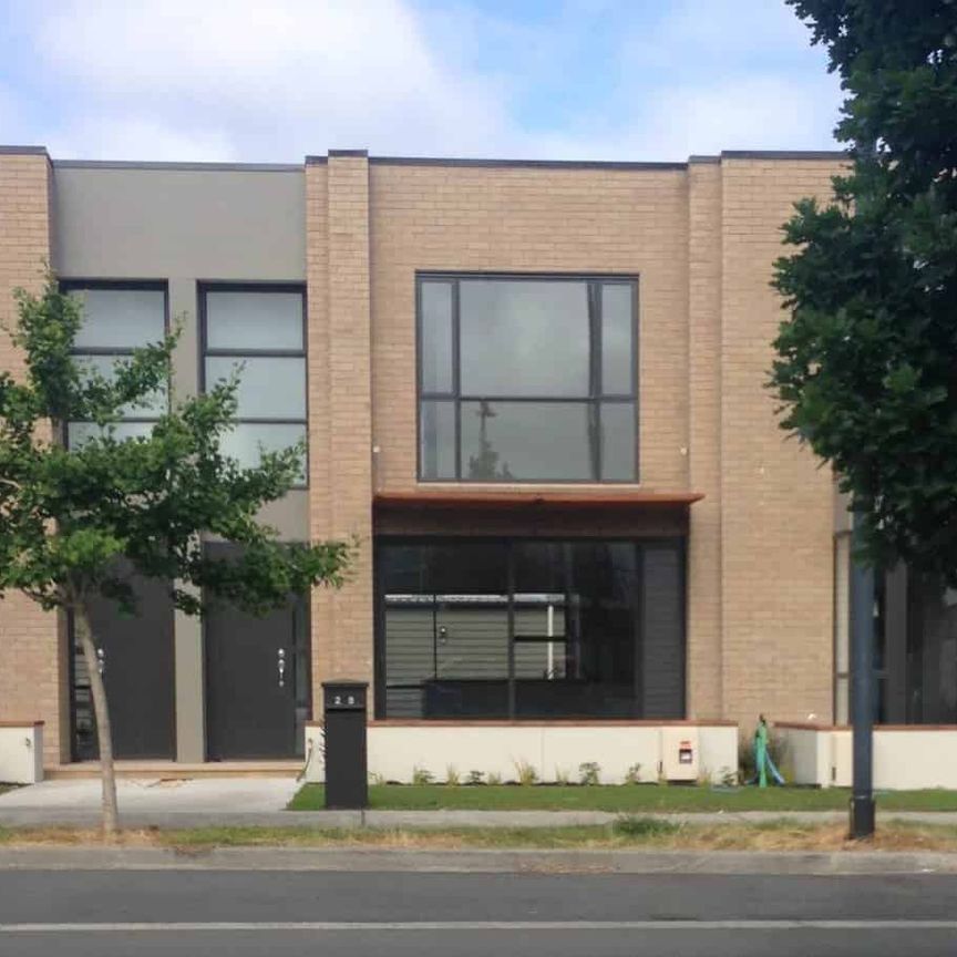 Lovely family home in Addison - Photo 1