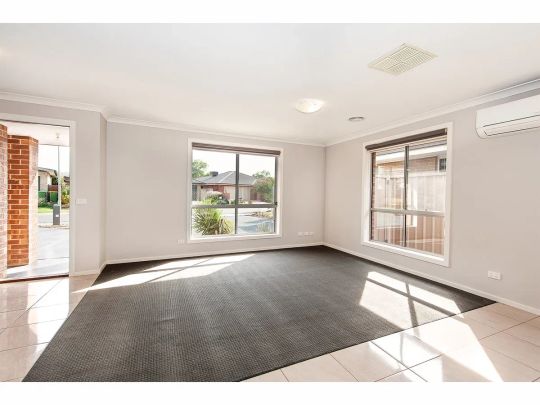 Spacious Family Home in Quiet Court - Photo 1