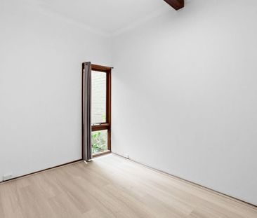 Excellent 5 Bedroom Home in a Great Location - Photo 5